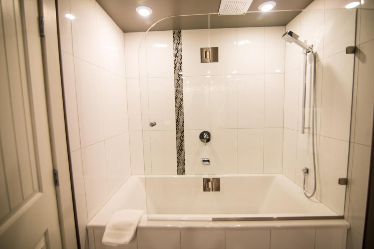 Clipperton Suite By Revelstoke Vacations Bagian luar foto