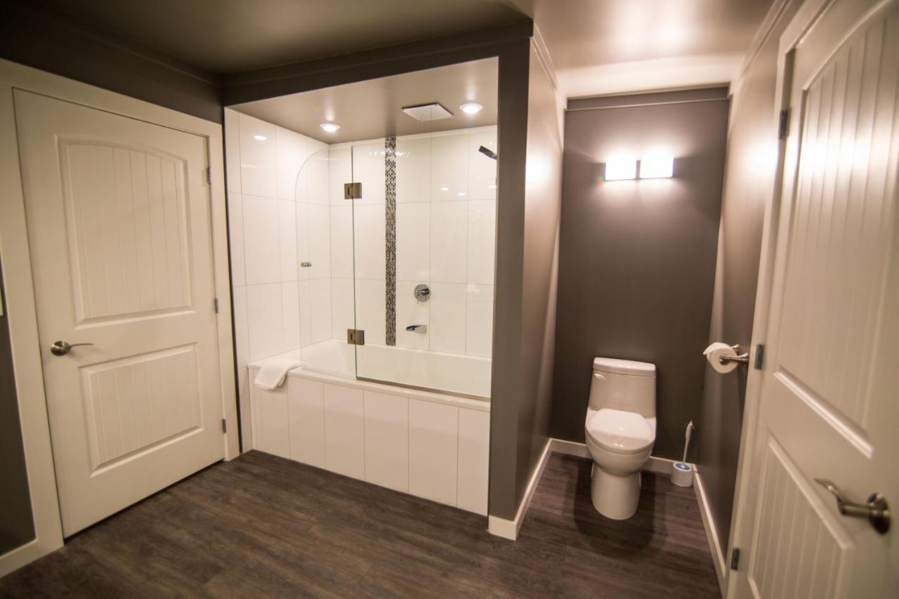 Clipperton Suite By Revelstoke Vacations Bagian luar foto