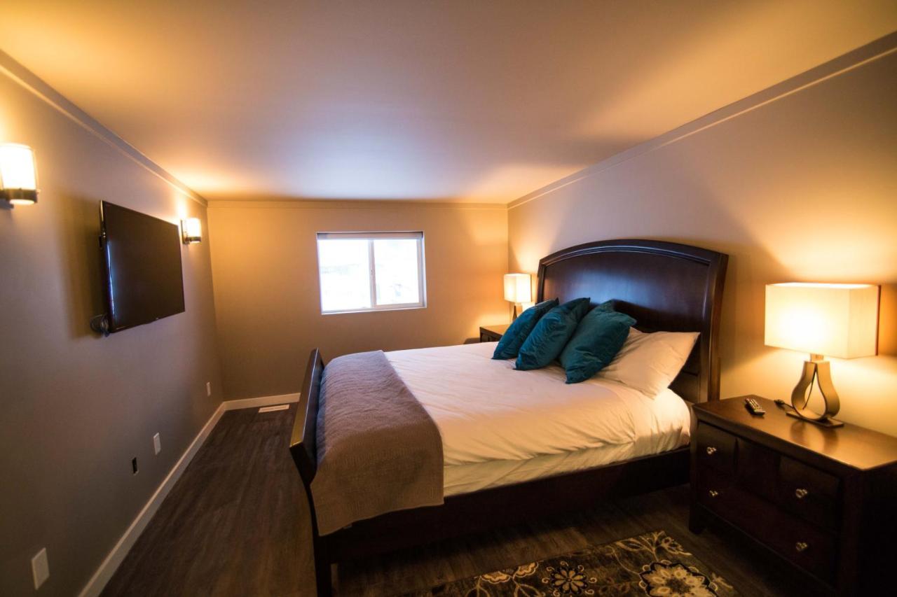 Clipperton Suite By Revelstoke Vacations Bagian luar foto